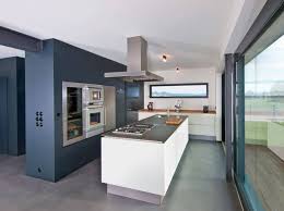 Einrichtungsideen Kuche Haus Frey Baufritz Kuche Einrichten Modern Kucheninsel Weiss Grau Dunstabzugshaube Edelstahl M Moderne Kuche Kuche Mit Kochinsel Kuche
