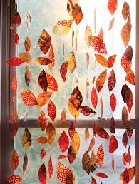 Gerade kinder haben sehr viel spaß beim basteln und bei schlechtem wetter ist es genau das richtige mit seinem kind schöne motive zu basteln. Mit Kindern Schone Fensterbilder Im Herbst Basteln Und Malen Fensterbilder Herbst Basteln Mit Kindern Fensterbilder Herbst Herbst Kunstprojekte