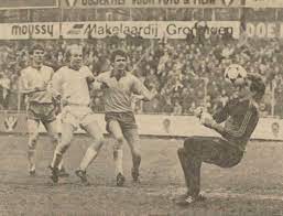 Dit is een lijst van huidige en voormalige spelers van fc groningen, met inbegrip van spelers van gvav, de voorganger van fc groningen. 15 02 1981 Auw Fcdenhaag Wint Bij Fcgroningen Foto Dido Havenaar Heeft De Bal Op Het Voorhoofd Leen Swanenburg Denkt Er Het Zij Voorhoofd Groningen Foto