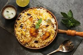 Nasi biryani/briyani is often tinged with specks of red and yellow. Beras Basmati Dan Rempah Bikin Olahan Nasi India Aromatik Sedap