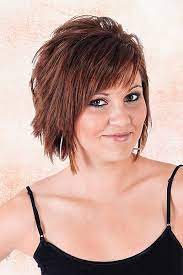 Eine moderne variante zum glatten klassischen bob. Freche Kurzhaarfrisur Gestuft Und Fransig Geschnitten Kinnlange Frisuren Mittellange Haare Frisuren Einfach Frisuren Kinnlang Frisuren Kurze Haare Stufen