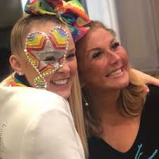 Here's the BIRTHDAY GIRL!!! HAPPY 22 TO YOU! 🎉🥳 JoJo Siwa and I spent the  morning filming a special episode of Access Hollywood with Mario & Kit ~ We  took a little