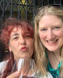 Lesley Kearney's Instagram, Twitter & Facebook