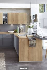 Einladende Und Harmonische Wohnkuche Wohnkuche Kuche Holz Modern Wohnung Kuche