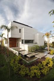 Sketchup drawing 2 stories modern villa design with exclusive pool. Landscape Design Awesome House Landscaping Ideas For Modern And Minimalist Houses Modern House Landsca House Architecture Design Architecture Modern Entrance