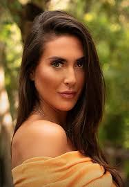 Elise Benson's Instagram, Twitter & Facebook