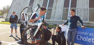 Le parcours est jalonné de 7 côtes et se termine par la montée de la rue surcouf à cholet dont le dénivelé s'élève à 11%. Cholet Pays De La Loire Directs Directvelo