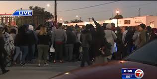 The first method is the easiest. More Miami Residents Line Up In Hopes Of Receiving 250 Publix Gift Card Wsvn 7news Miami News Weather Sports Fort Lauderdale