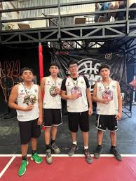Jóvenes destacan en la disciplina de basquetbol