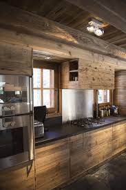 Epingle Par Sona Starhova Sur Derevenskaya Kuhnya Interieur De Chalet Cuisine Montagne Design De Cuisine Rustique