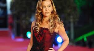 Foto per capire chi è vera gemma. Chi E Vera Gemma Attrice E Concorrente Dell Isola Dei Famosi 2021