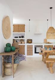 Esta cocina de kitchen and beyond ha incorporado el mármol con muebles grises y menaje en todos cobre. Fotos De Cocinas Rusticas Decoracion E Imagenes De Cocinas Rusticas