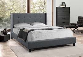 Ce lit adulte scandinave avec sa tête de lit peut accueillir 2 personnes, avec des dimensions de 140x190 cm. Lit Queen En Tissu Gris Fonce Tetes De Clous Ameublement Beaubien Magasin De Meubles A Montreal