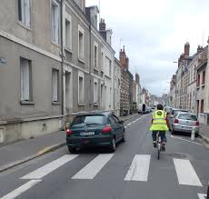 Voici les réponses à codycross interdit le passage dans une rue. Depasser Un Cycliste Sans Le Mettre En Danger Mode D Emploi Collectif Cycliste 37