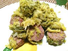 Carnati Taranesc Varză Creață Salsiccia Tipica Rumena Di Suino E Manzo E Verza Verza