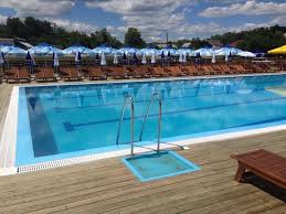 Turistii cazati la pensiunea casa domneasca cacica pot vizita optional ferma turistica cacica! Galerie Casa Domneasca