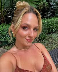 como diria meu pai: “você e suas 20 personalidades” kkkkk essa é uma mais  esporádica, mas eu goxto e vocês? ✨ @stav___________ @vibarbosabeauty