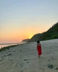 Dalam foto tersebut, ia sedang melakukan pemotretan bertema horor di taman. 38 Tempat Wisata Di Bali Yang Hits Populer Buat Liburan