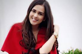 Line vivivina / wa 081282304867 bit.ly/2shaz2m. Artis Cantik Cut Meyriska Akan Segera Menikah Di Tahun 2019 Mendatang Guebanget Com