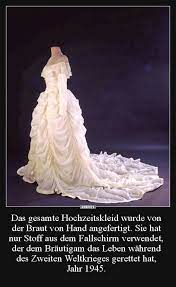 Finden sie einen spruch fürs brautpaar oder einen glückwunsch für die hochzeitskarte. Das Gesamte Hochzeitskleid Wurde Von Der Braut Von Hand Lustige Bilder Spruche Witze Echt Lustig Lustige Bilder Hochzeitskleid Bilder