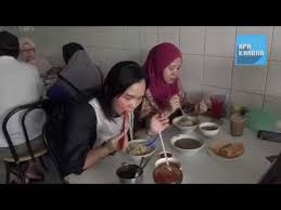 This spot on jalan satok is probably one of the most popular places for the dish in the city (and all of sarawak). Jom Cuba Mee Kolok Haji Salleh Youtube