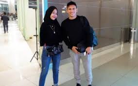 Seperti apa foto saat adiba khanza dan egy maulana vikri dipergoki sedang bersama? Mesra Di Bandara Dengan Egy Maulana Putri Cantik Umi Pipik Pamer Foto Galau Diceramahi Netter