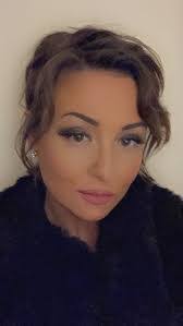 Melody Kay's Instagram, Twitter & Facebook