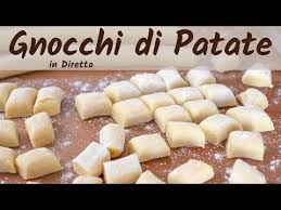 Gnocchi De Pommes De Terre Fait Maison Et Sauce Aux 4 Fromages Recette Facile En Direct Youtube Nel 2020 Ricette Ricette Di Cucina Cibo
