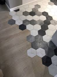 Hexagon Tegels Zeshoekig Zwart Wit Grijs Mix Megadump Grijs Hexagon Megadump Mix Tegels Wit Zeshoekig Zwart Hexagon Tiles House Flooring Flooring