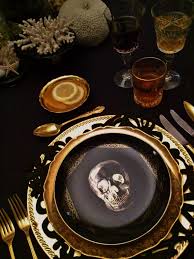 It's easier than you might think to whip up a frightfully fun fall dinner for halloween. 20 Halloween Dining Table Setting Decor Ideas