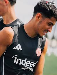 Fares Chaibi updated their profile picture.