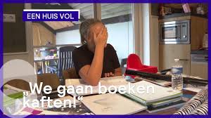 In de nieuwste aflevering van dinsdagavond viel in het bijzonder de familie jelies in de smaak bij de kijkers. School Gaat Weer Beginnen Voor Familie Jelies Een Huis Vol Youtube