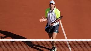 The 2020 french open was a grand slam level tennis tournament played on outdoor clay courts. Shapovalov Tweet Ignites Call For Electronic Line Judging At French Open Cbc Sports