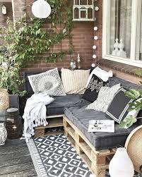 Tover Je Balkon Om In Een Mini Loungeplek Decoratie Voor Balkon Van Appartement Appartement Balkon Decoreren Patio Decor