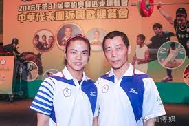 【新唐人亞太台 2019 年 03 月 27 日訊】拿下兩屆奧運舉重金牌女將許淑淨，傳出禁藥檢測未過關，恐要繳回2017年在美國安那罕舉行的世界舉重錦標賽抓舉銀牌，國際反禁藥組織（wada）3月來函中華奧會，要求奧會須公布使用禁藥的選手姓名與禁賽期限，其中就包括許淑淨。 é™¤è¨±æ·'æ·¨å¤–å¦10åæ¶‰ç¦è—¥é¸æ‰‹åå–®æ›å…‰ é¢¨å‚³åª'
