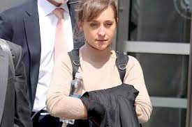 Allison mack is a 38 year old american actress. Us Serienstar Bekennt Sich In Sexskandal Um Sekte Schuldig News Orf At