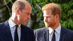 El príncipe Harry dice que el príncipe William y el rey Carlos III lo  intimidaron para que abandonara la monarquía