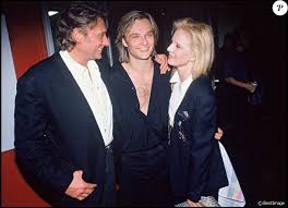 David hallyday sur paris match ! David Hallyday Avec Ses Parents Johnny Hallyday Et Sylvie Vartan Pour Le Premier Concert De Sa Premiere Tournee A Paris Mars 1991 Purepeople