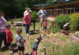 When i was writing articles for beginning and intermediate garden railroaders on my family garden trains, kevin strong was doing the same for garden railways magazine. Visit A Garden Railway Display At A Nature Center Trains