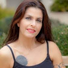 Diana Murdock's Instagram, Twitter & Facebook