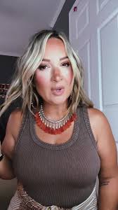 Extensions change lives yall. Bellami 20” espresso smokeshow color 🤌🏼😘  #bellamihairpro #bellamihair #extensions #itsmine