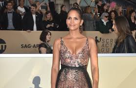 Asyalılar da herhalde, john wick bu işleri bırakmadan önce çok ünlü ve iyi bir tetikçi olduğu için saygı duyuyorlardır. Halle Berry To Direct Star In Action Movie Bruised