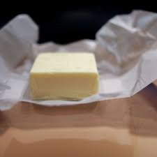 Butter nicht zum Braten verwenden – warum Du besser zur Alternative greifen  solltest