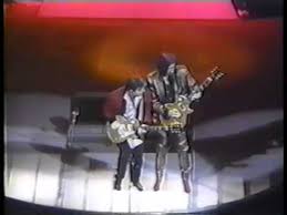 Despite his wife's dedication, their marital. Soothe Me Paroles Rod Stewart Greatsong