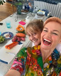 A flying visit to catch up with Neesy after her jungle escapades!  @imacelebrityau . I had to give the non hugger a HUG!! She's already  cooking up a roast chook storm!! You