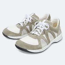 Quando eu tinha uns 14 anos, minha avó me ensinou a usar a máquina de costurar. Luana Bar Schuhe