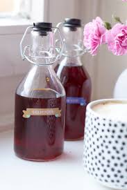 Da Ist Er Wieder Der Montag Darauf Einen Kaffee Mit Karamellsirup Karamellsirup Diy Geschenke Aus Der Kuche Vanilleeis