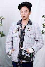 Jennie treated fans to this gorgeous black and white shot of her. Gdragon Literally Wore Chanel S Jacket From The Brand S Women Collection But He Looks Just Perfect With His Own Unique Style At Recent Eve G Dragon Daesung Nha