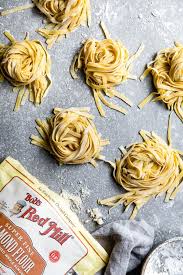 This Homemade Gluten Free Almond Flour Pasta Is A Perfect Neutral Pasta To Top With Your Favorite Sauce T In 2020 Almond Flour Pasta Almond Flour Homemade Gluten Free