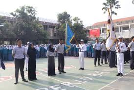 Surat adalah sarana komunikasi untuk menyampaikan informasi tertulis oleh suatu pihak kepada pihak lain. 15 Contoh Kesan Dan Pesan Untuk Sekolah Perpisahan Guru Osis Wisuda Salamadian